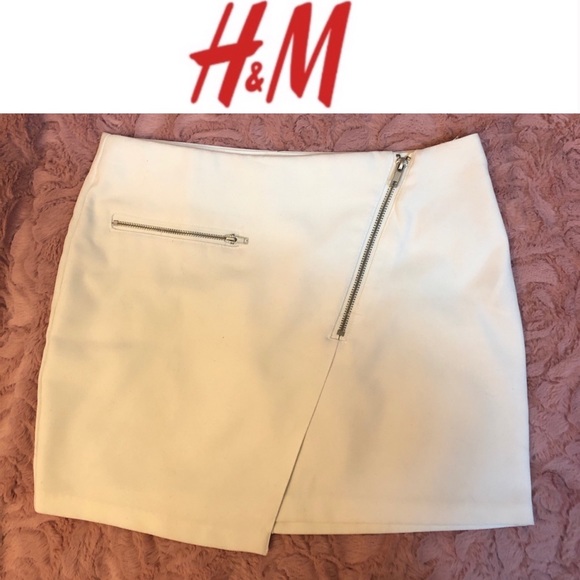 H&M Dresses & Skirts - Asymmetrical mini skirt |🧁